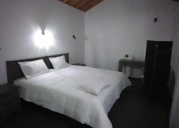 Casas Do Lourenco * São Roque do Pico