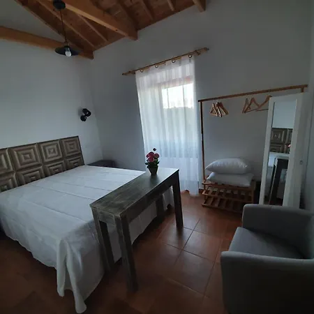 Casas Do Lourenço * São Roque do Pico